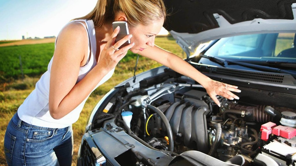 ¿Qué hacer si tu coche te deja tirado en la carretera?